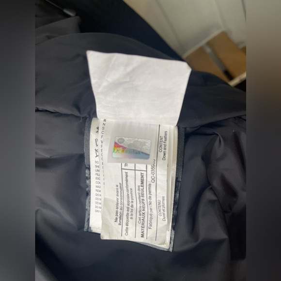 Canada Goose Rossclair Parka with Coyote Fur - Picture 9 of 16